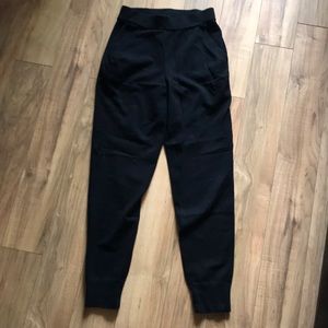 The group by Babaton Rosen Jogger in black 2xs